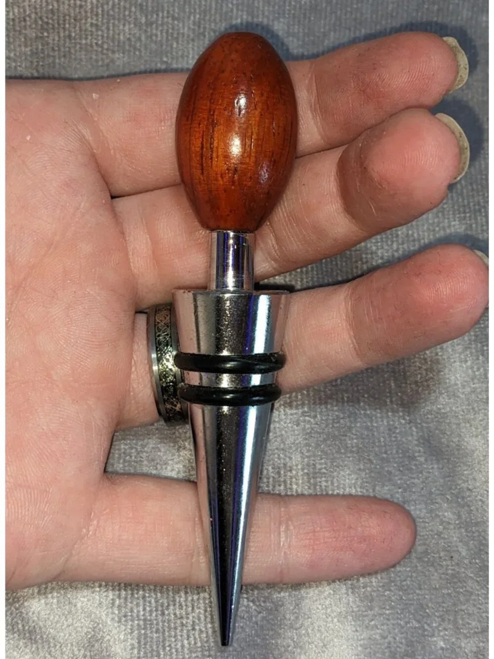 Rustic Modern Barware Wooden Handle Stainless Steel Wine Bottle Stopper Reusable